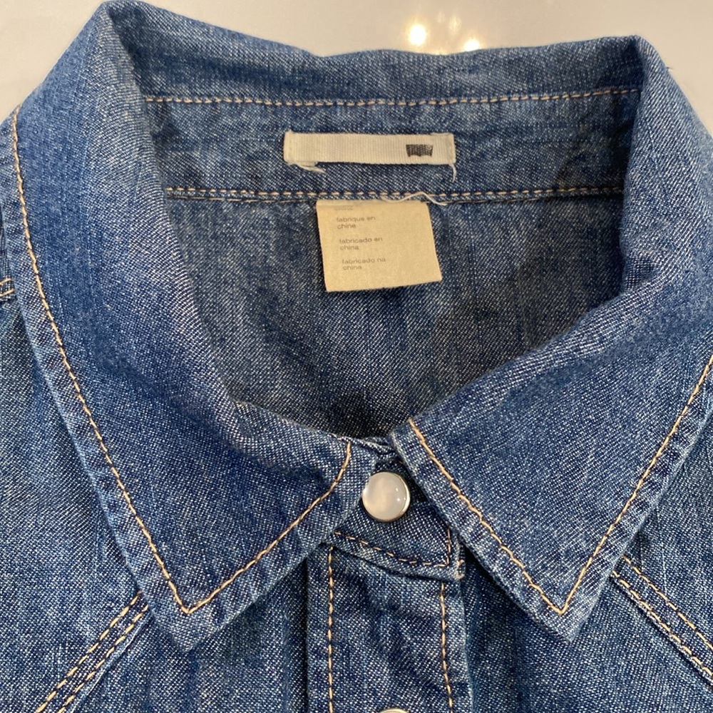 Levi’s Women’s denim shirt - Picture 2 of 8